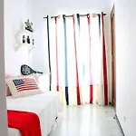 Spacious House In With Modern Comfort Hébergement de vacances *