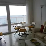 Spacious House In With Modern Comfort Hébergement de vacances