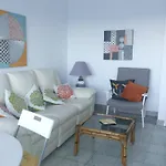 Hébergement de vacances Spacious House In With Modern Comfort *