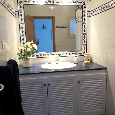Spacious House In With Modern Comfort 텔데