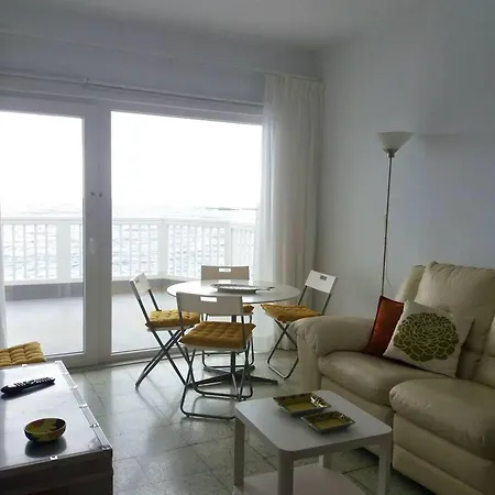 Spacious House In With Modern Comfort * 텔데