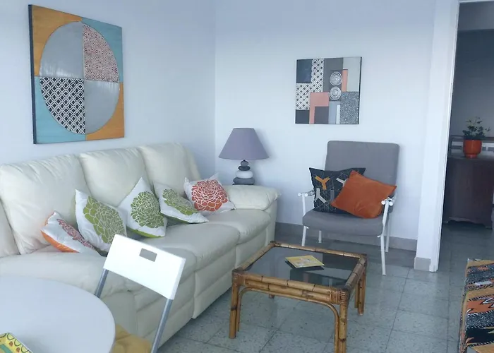 بيت للعطل Spacious House In With Modern Comfort *