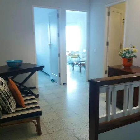 Сasa de vacaciones Spacious House In With Modern Comfort