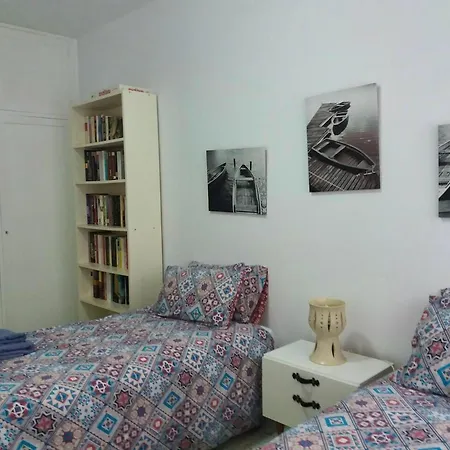 Сasa de vacaciones Spacious House In With Modern Comfort