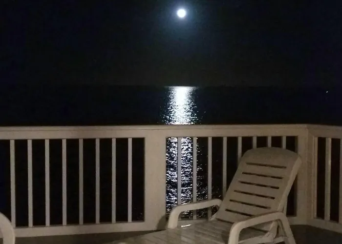 펜션 Spacious House In With Modern Comfort *