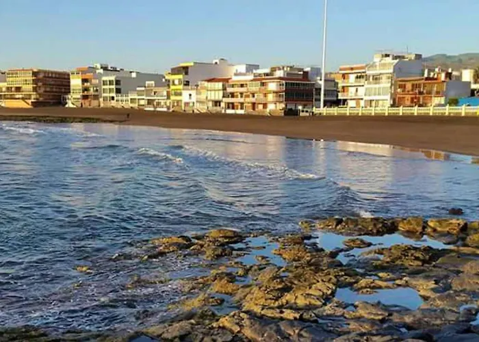 펜션 Spacious House In With Modern Comfort