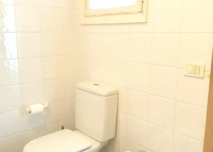 Spacious House In With Modern Comfort * 텔데