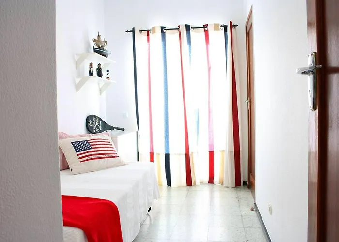 Spacious House In With Modern Comfort 펜션 *