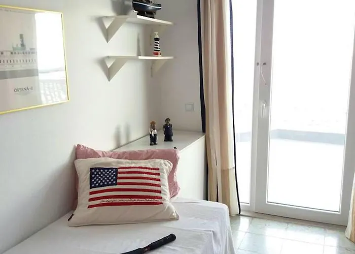 Spacious House In With Modern Comfort * 텔데