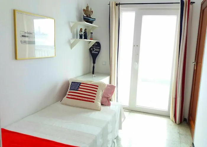 Spacious House In With Modern Comfort 펜션 텔데